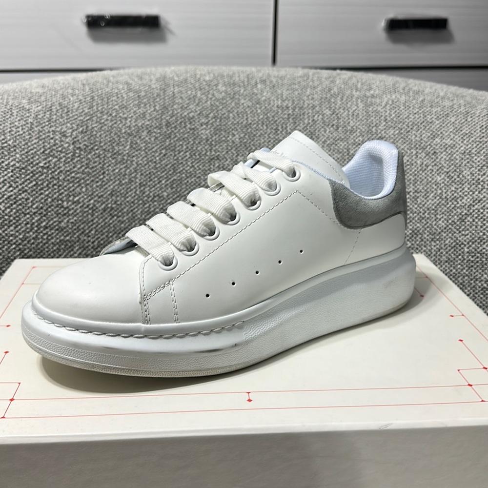 Alexander McQueen Europe size 40 worn twice